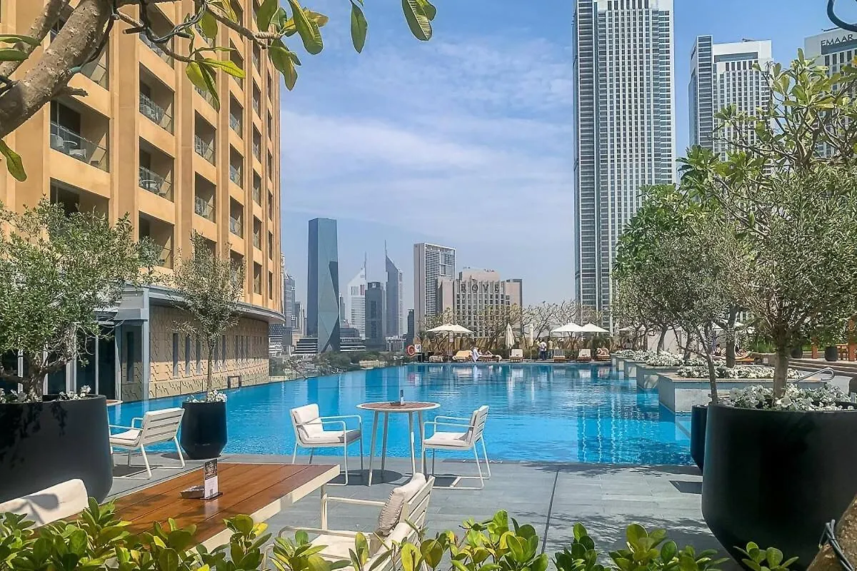 Frank Porter - Emaar Residences Fashion Avenue Dubai Apartment